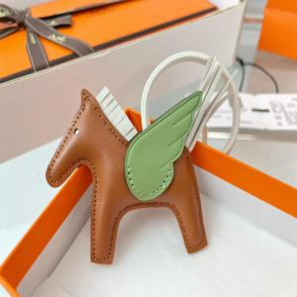 에르메스 로데오 페가수스 말 모양 백참 (카멜 & 그린 믹스)
